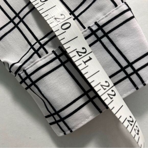 Notations White and Black Pattern Button Down Blouse Women’s Size Small - Picture 10 of 11
